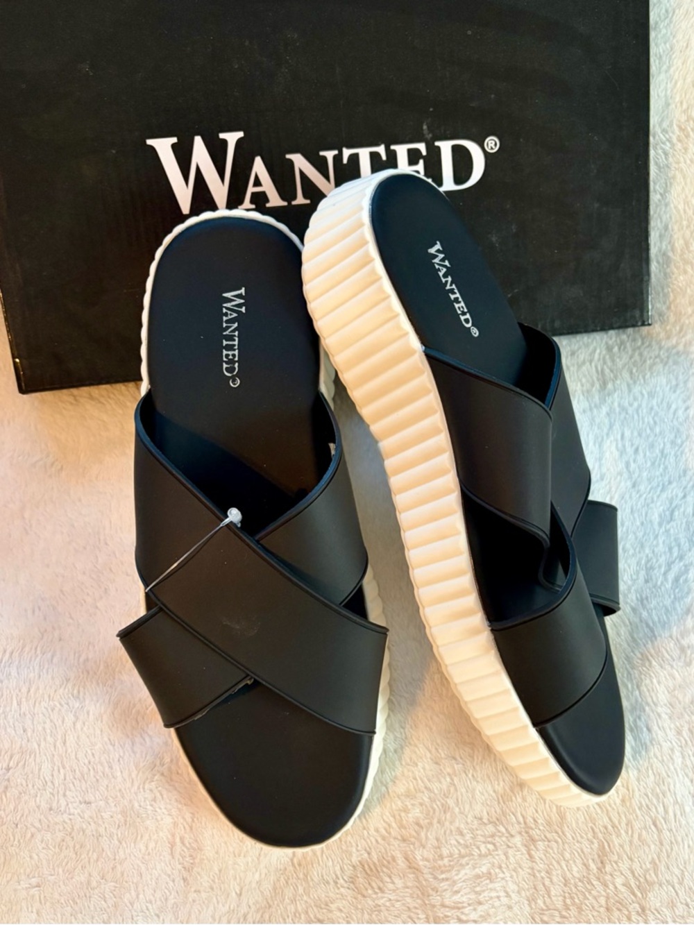 Wanted Aurora Sandals sz 9 NEW!!